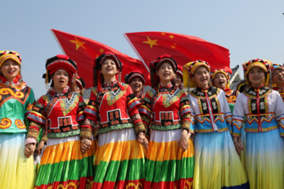 廣西隆林歌圩萬人唱響"我和我的祖國”